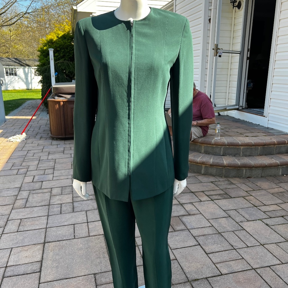 woman's suit....size 6...100% SILK...